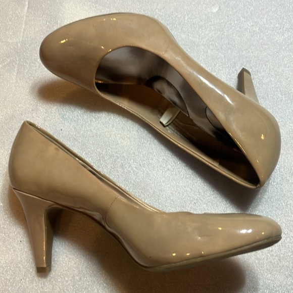 New Merona patent pumps heels. Size 10. - Picture 3 of 8